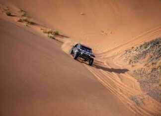 Rescue mission: Dakar director aids drivers in stage after roadbook error rescue-mission-dakar-director-aids-drivers-in-stage-after-roadbook-error
