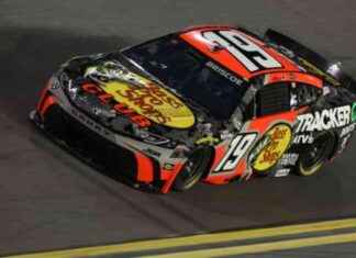 Briscoe Secures Pole Position for Daytona 500 briscoe-secures-pole-position-for-daytona-500