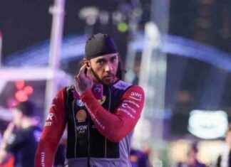 Sainz Reveals Hamilton’s Downfall: What’s Really Going On? sainz-reveals-hamiltons-downfall-whats-really-going-on